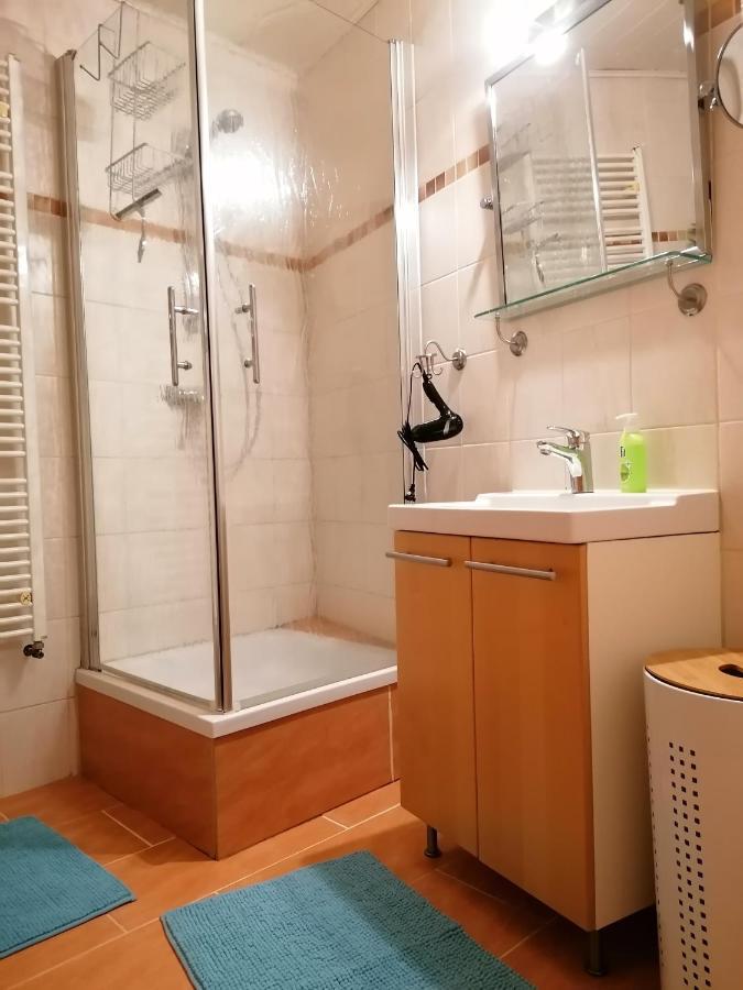 Schoene Wohnung, Zwei Schlafzimmer, Zentrumsnah, Erdgeschoss In 格赖夫斯瓦尔德 外观 照片